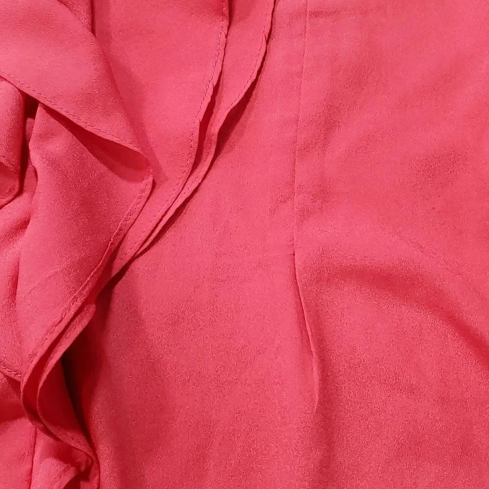🔺️Pretty Good Red Buttoned & Ruffled Front Sleeveless Top Large - Picture 7 of 10